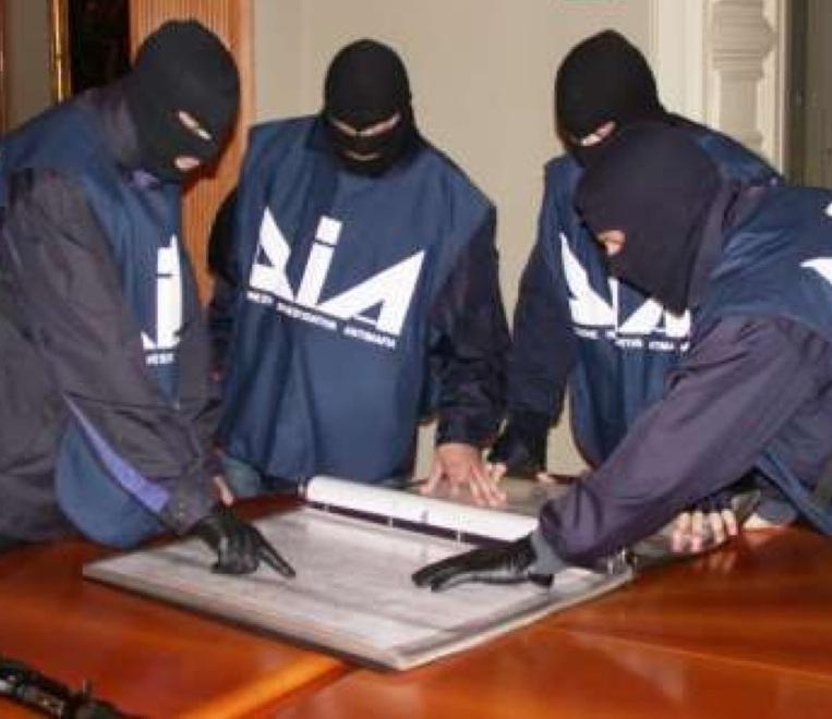Modena Mafie in cerca di “rispettabili contatti” I particolari che incastrano Di Puorto Jr 