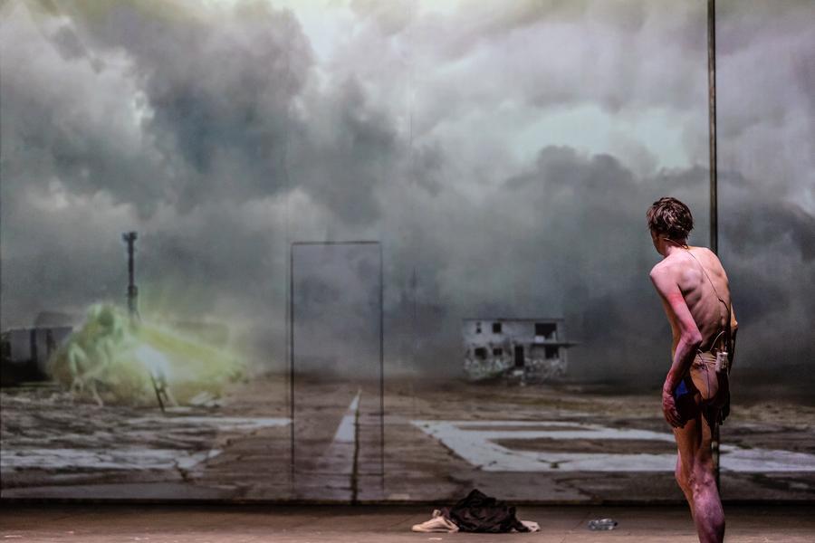 Vie, identità spezzate di un teatro alal ricerca di sé