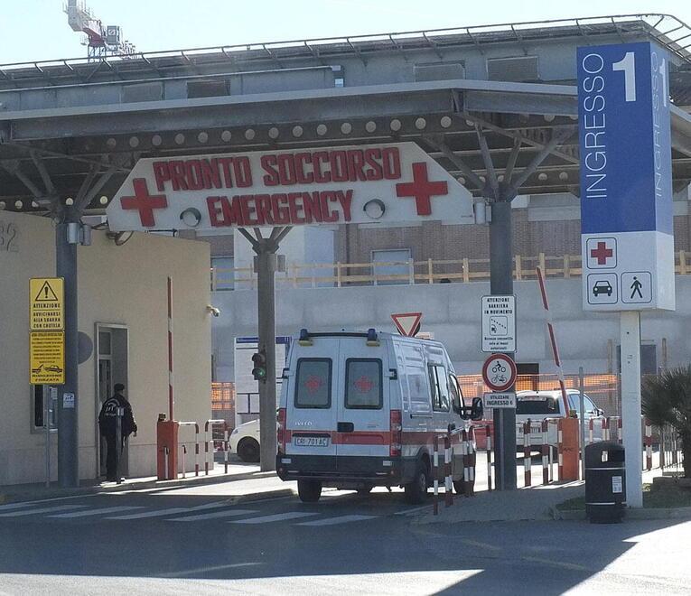Pisa, in attesa per 6 ore seduto su una sedia al pronto soccorso con una trombosi