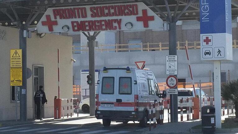 Pisa, in attesa per 6 ore seduto su una sedia al pronto soccorso con una trombosi