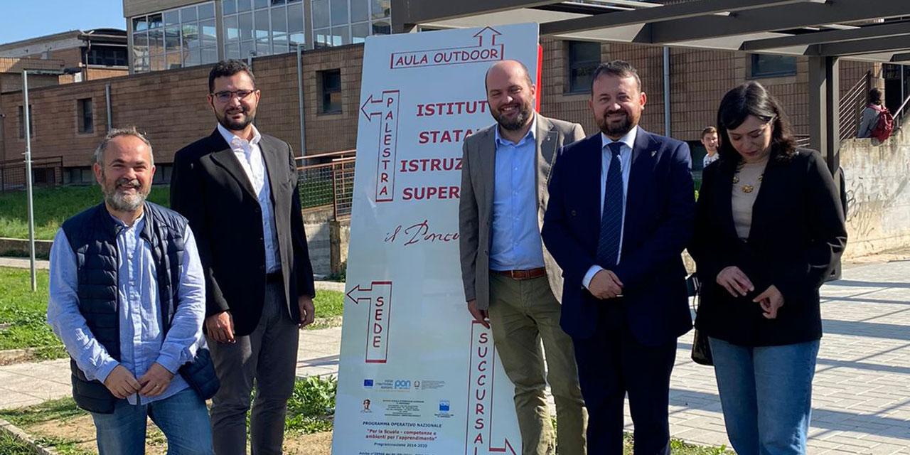 Nel liceo Pontormo mancano le aule, studenti nel seminterrato