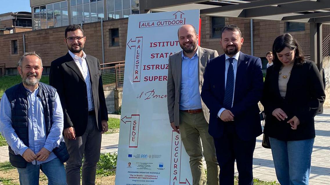 Nel liceo Pontormo mancano le aule, studenti nel seminterrato