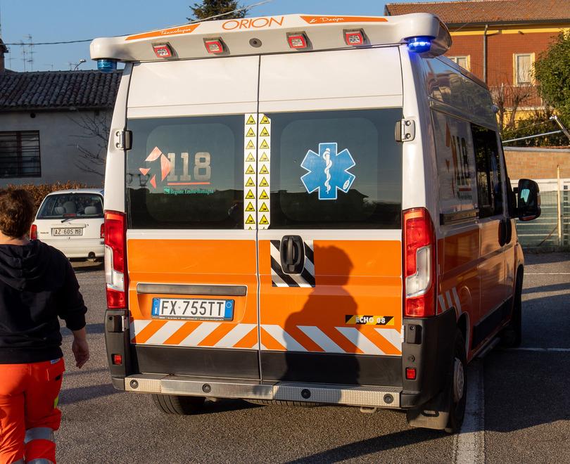 Finisce sotto la motozappa, il cognato corre a salvarlo 
