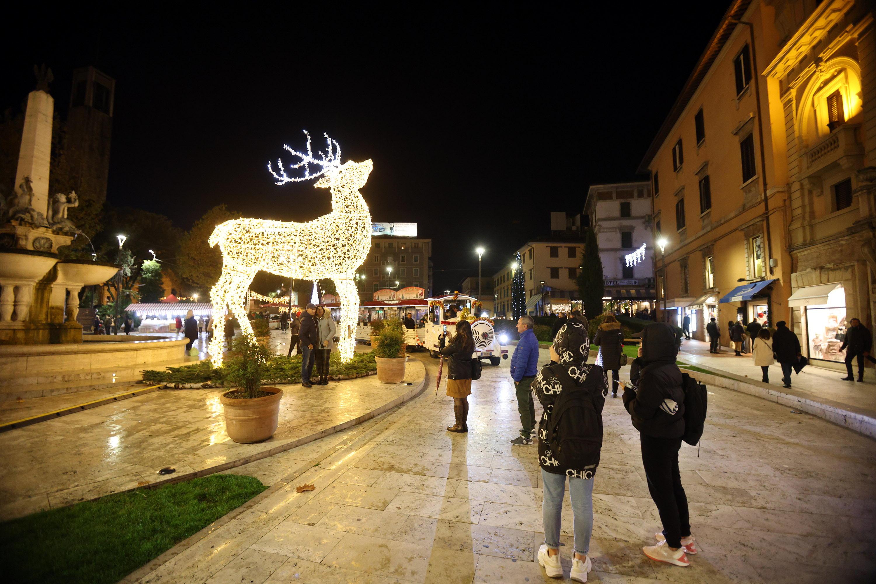 Natale illuminato ma non troppo: le preoccupazioni delle categorie