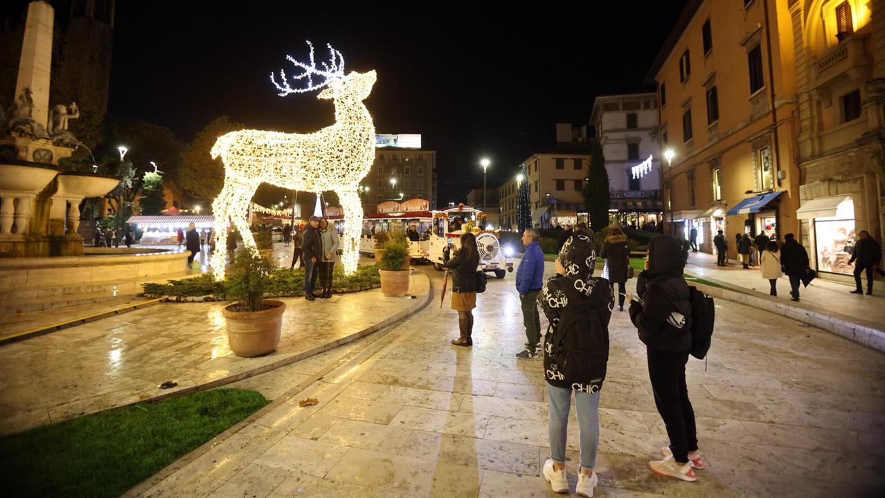 Natale illuminato ma non troppo: le preoccupazioni delle categorie