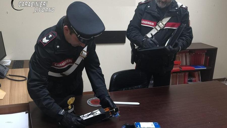 Via Grande, ruba i profumi da Douglas e fugge: individuato e denunciato dai carabinieri