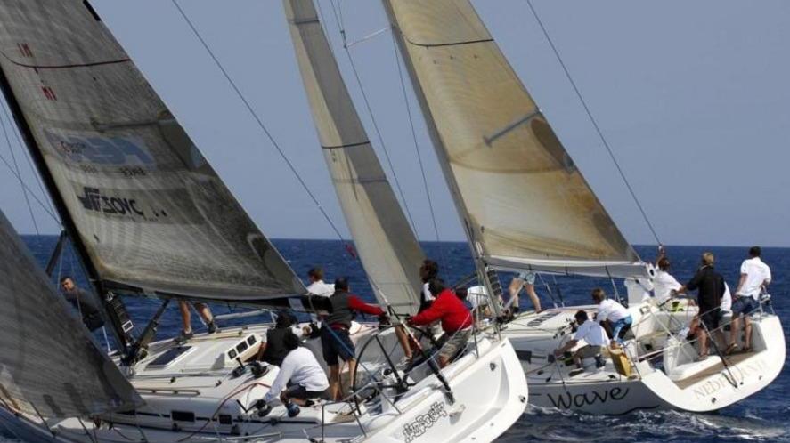 Scafi in mare per la Veleggiata delle Tre Torri