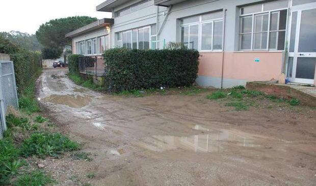 Partono i lavori urgenti al tetto della scuola di Casa del Duca