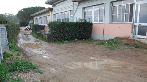 Partono i lavori urgenti al tetto della scuola di Casa del Duca