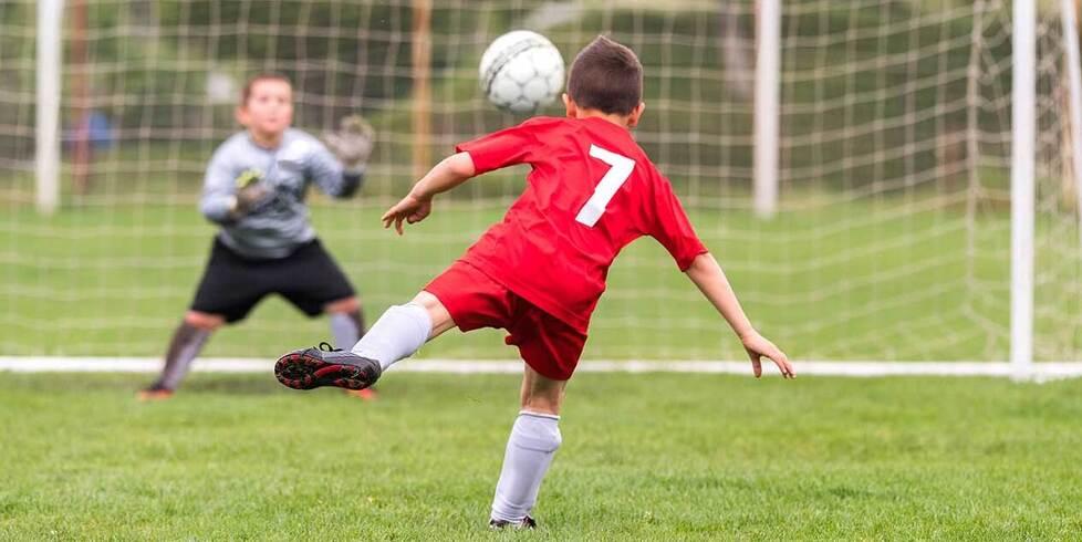 «È cicciottello, non può giocare»: i genitori attaccano la società di calcio