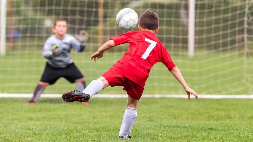 «È cicciottello, non può giocare»: i genitori attaccano la società di calcio