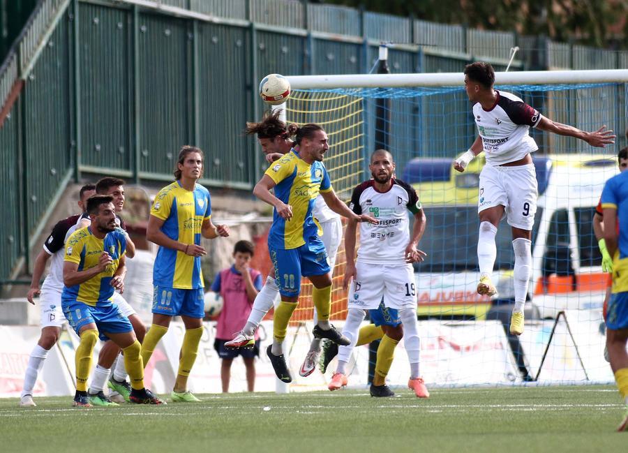 La Carrarese soffre ma batte il Pontedera