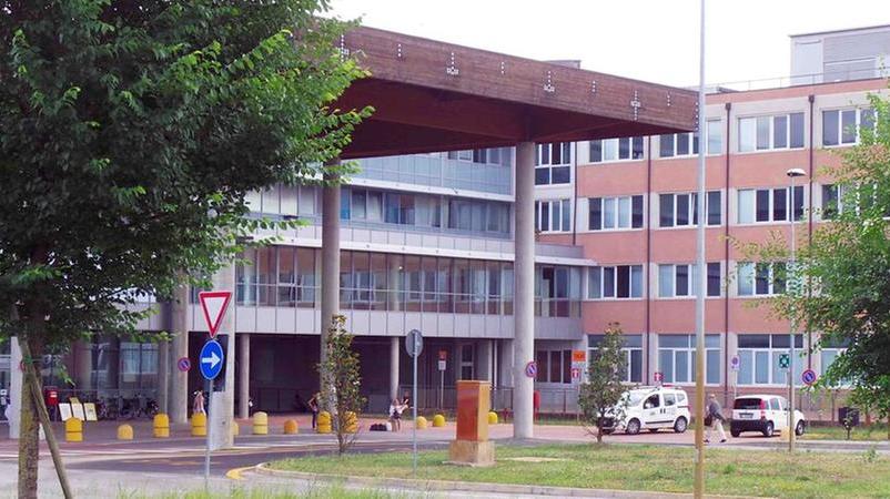 Ferrara, è accusata di spiare i dati dell’ospedale: operatrice licenziata