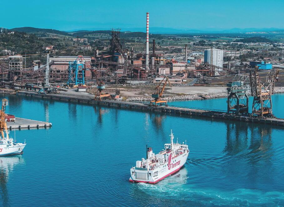 Le rassicurazioni di Snam: «Il rigassificatore non interferirà col porto» 