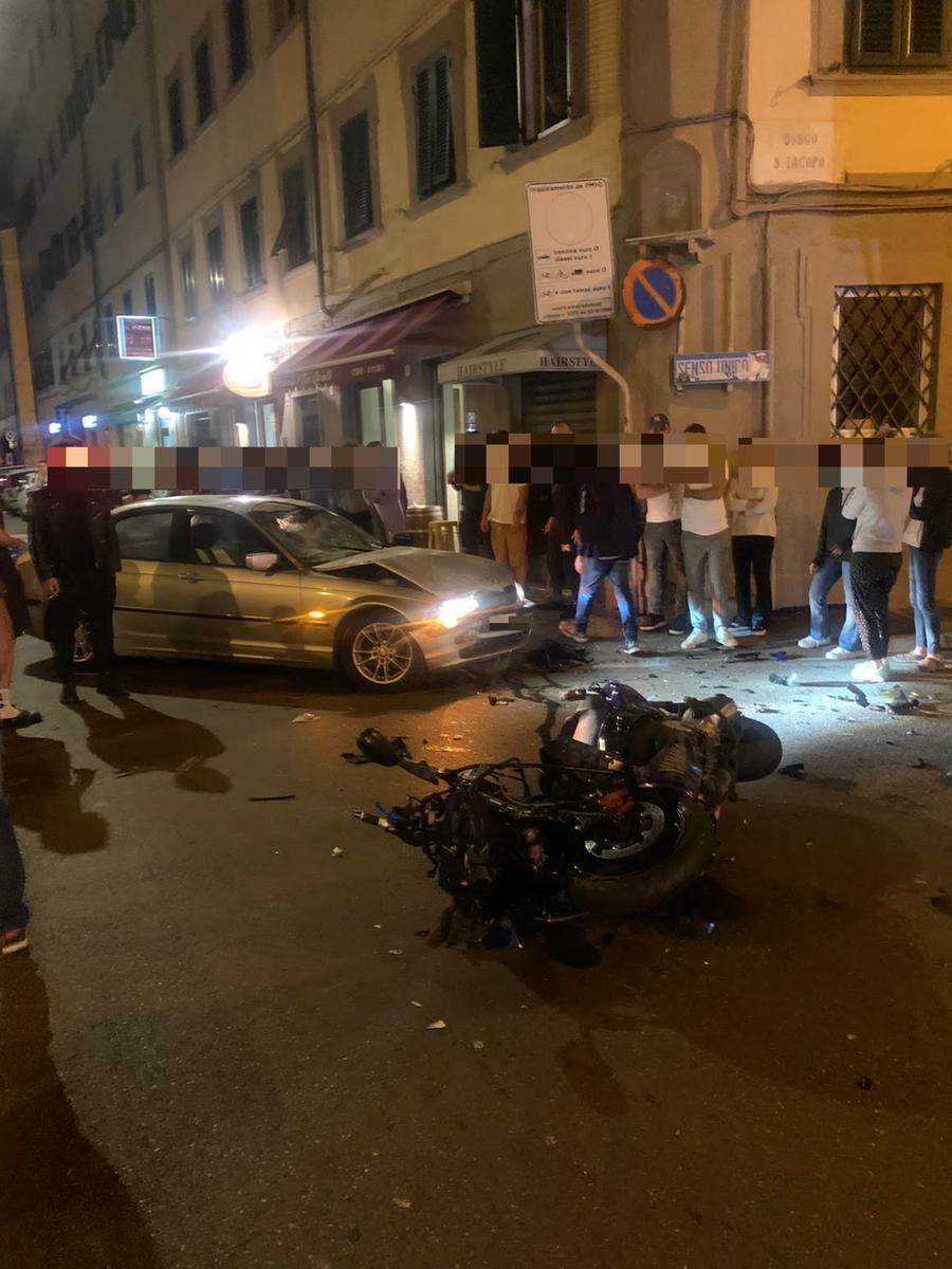 Corso Mazzini, scontro tra auto e scooter: ferito un rider