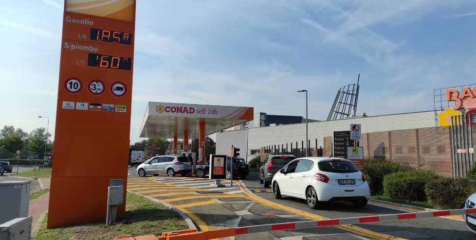 Modena Gasolio di nuovo sopra i 2 euro «In arrivo un novembre nero» 