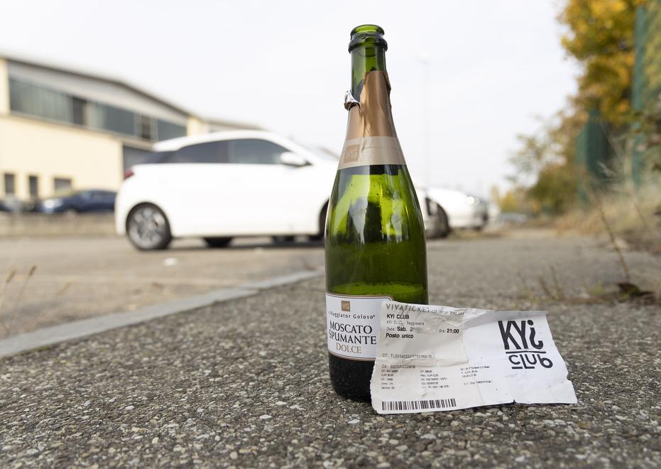 Modena Lo colpisce, lui cade e batte la testa Ventenne ferito dopo la serata al Kyi 