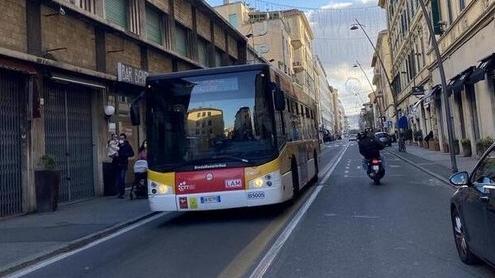 A Livorno contromano sulle corsie dei bus ma per le telecamere bisognerà aspettare