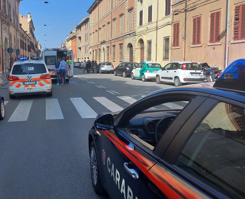 Ferrara, donna investita da un’auto: è grave