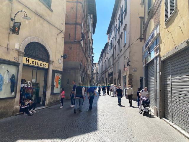 Case, a Lucca la ripresa si è già fermata: «Mancano gli alloggi ordinari» – Tutti i prezzi