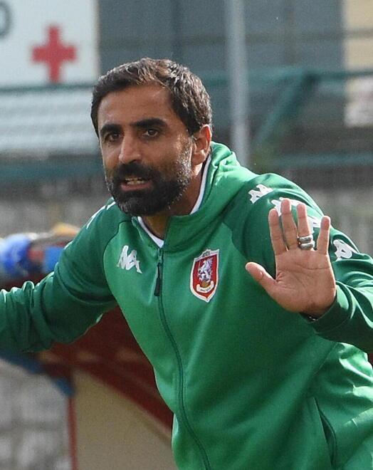 Mister Liguori applaude i suoi ragazzi