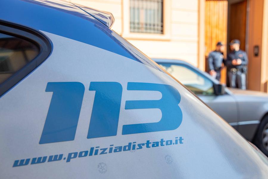 Via il Prato: ferito a coltellate si rifugia in un’edicola. Portato in ospedale, poi fugge