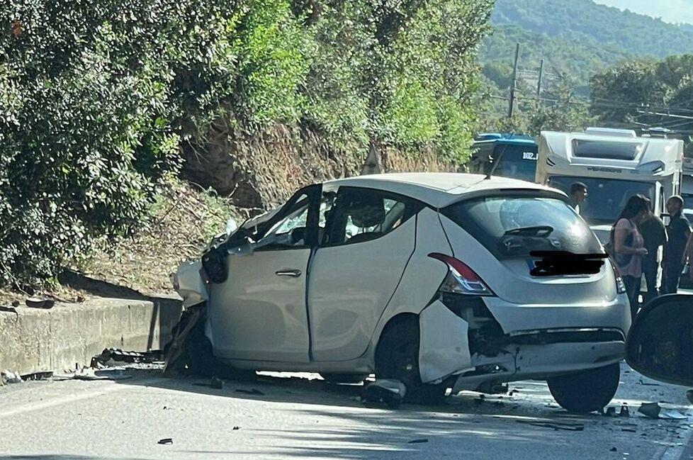 Scontro tra auto e tir sul Romito: ferita una donna di 42 anni