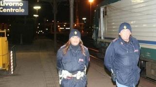 La polfer alla stazione in una foto d'archivio