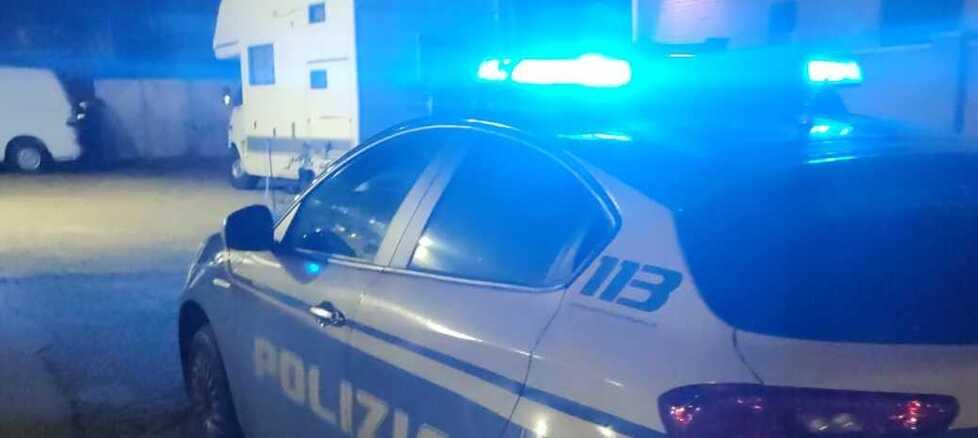 Modena. Scendono dall’auto e li aggrediscono: altra rissa fuori da una discoteca 