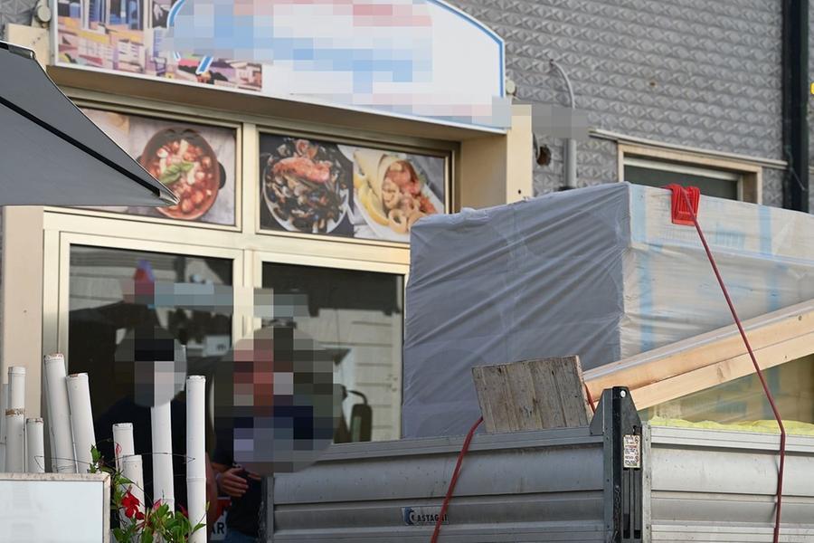 
	Gli indagati intercettati di fronte alla pizzeria dove si confezionava la droga

