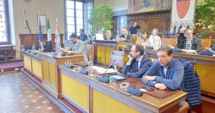 Multiutility, c’è il via del consiglio dopo cinque ore di dibattito