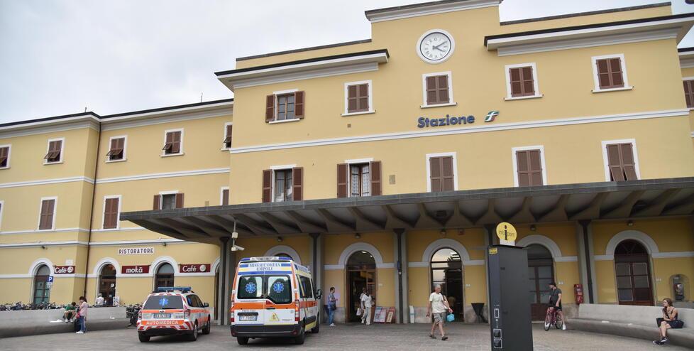 Nella foto d’archivio scattata da Sestini l’ingresso principale della stazione ferroviaria di Empoli