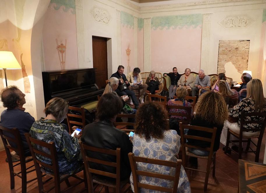 La riunione del comitato di cittadini che si batte contro i fumi e le emissioni sprigionate dalla distilleria Deta