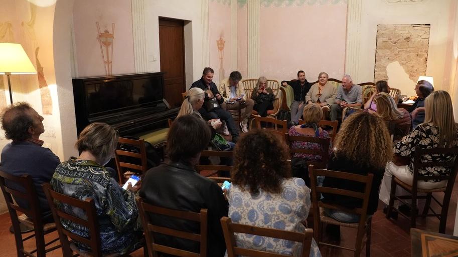 La riunione del comitato di cittadini che si batte contro i fumi e le emissioni sprigionate dalla distilleria Deta