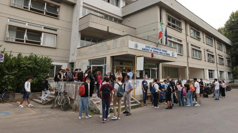 Un esterno del liceo scientifico Duca d’Aosta dove mancavano docenti di matematica per le supplenze