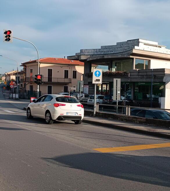 La striscia gialla della discordia (foto Nucci)