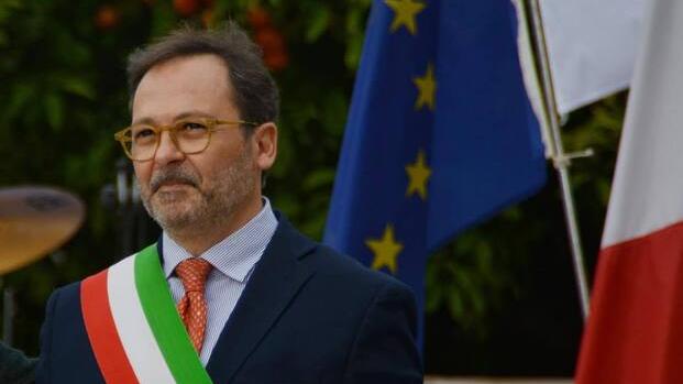 Nella foto il sindaco di Massa Francesco Persiani