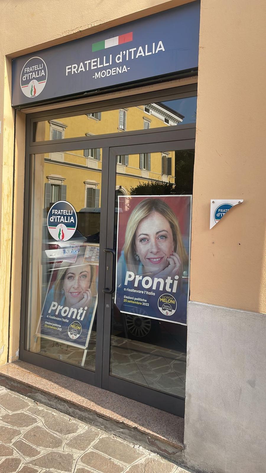 Modena, danneggiata la targa della sede di Fratelli d’Italia