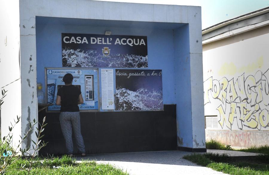 Oristano, assalto ai distributori dell’acqua minerale: rubati mille euro