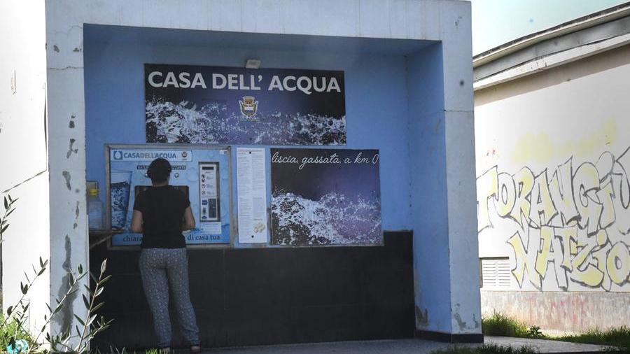 Oristano, assalto ai distributori dell’acqua minerale: rubati mille euro