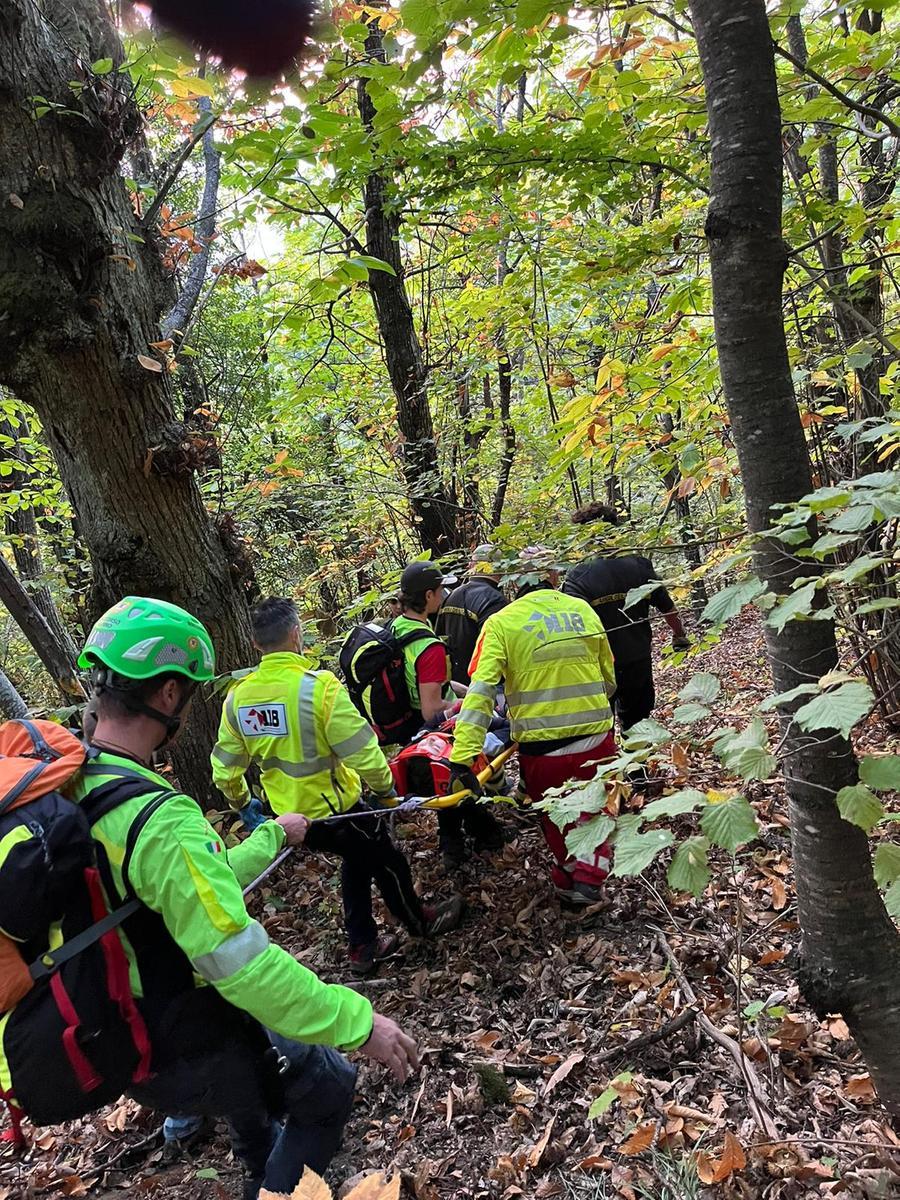 Monte Cimone, salvataggio di un dodicenne ferito in una caduta nel bosco
