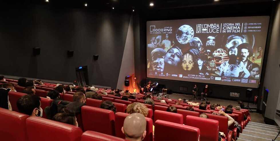 Cinema, buio pesto in sala: ticket calati del 45 per cento 