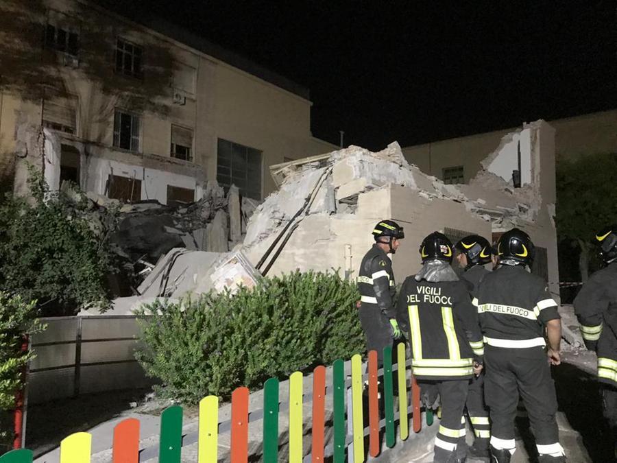 
	La palazzina crollata in Facolt&agrave; a Cagliari (foto Mario Rosas)

