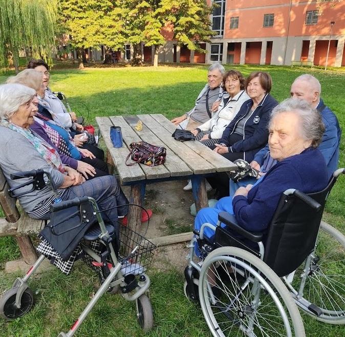 Modena Villaggio Giardino, anziani senza ritrovo «Dateci una stanza per passare l’inverno»