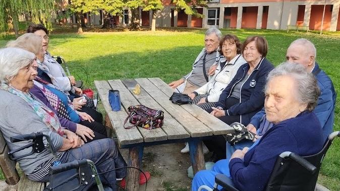 Modena Villaggio Giardino, anziani senza ritrovo «Dateci una stanza per passare l’inverno»
