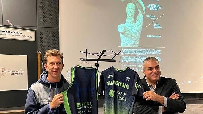 Capitan Devecchi con il presidente della Fondazione Mont'e Prama Anthony Muroni