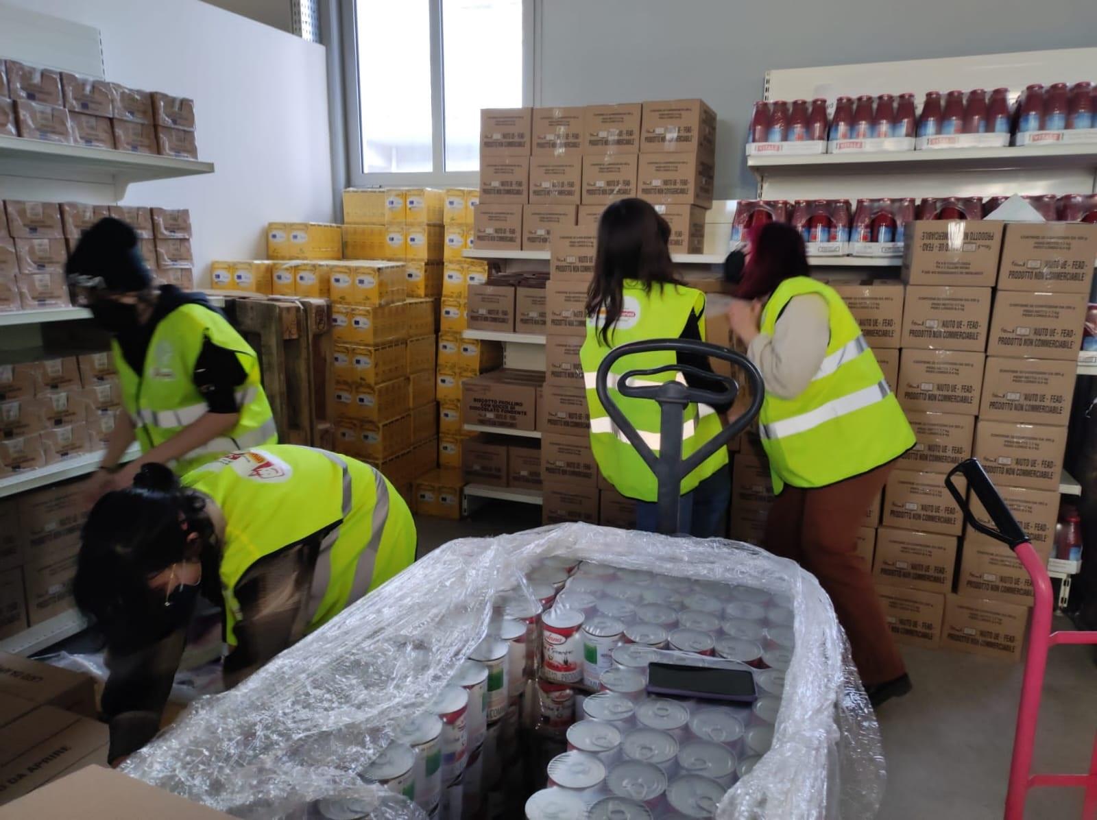 Sos povertà, è stato un 2021 da incubo: «Consegnati 3mila pacchi cibo»