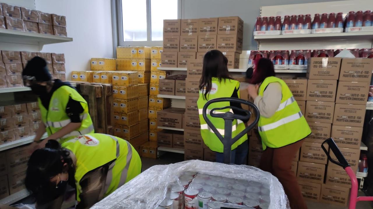 Sos povertà, è stato un 2021 da incubo: «Consegnati 3mila pacchi cibo»