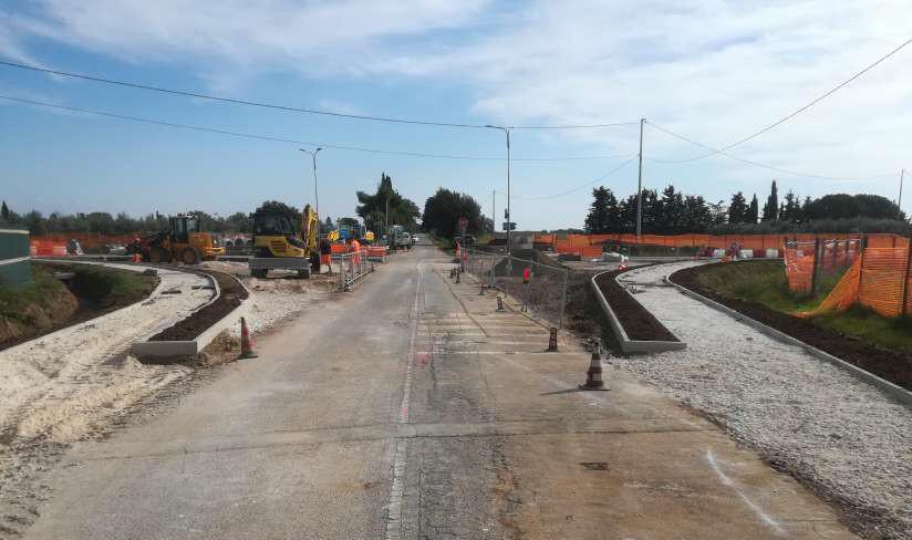 Rotatoria sullo “stradone” a Vada: sarà pronta a metà per fine ottobre