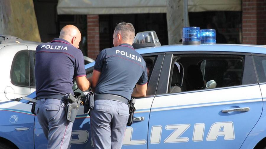 Espulso perché irregolare, durante il trasporto viene arrestato per droga